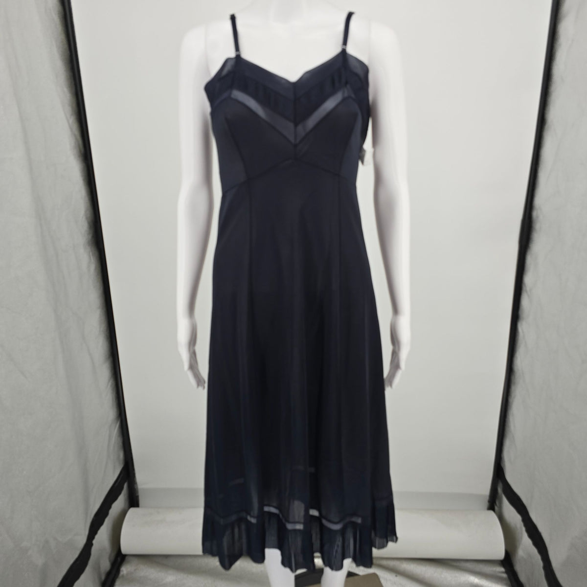 Vintage 1960s Navy Blue Nylon/Acetate Tricot Chevron Bodice Full Slip (S)