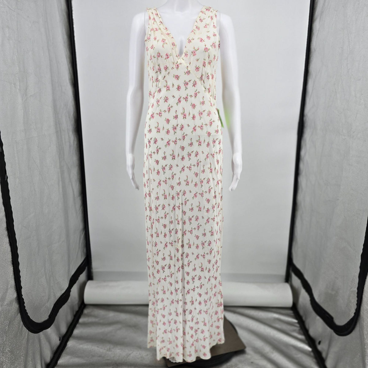 Vintage 1930s Floral Rosebud Print Bias Cut Floor Length Nightgown (M) *Flaws