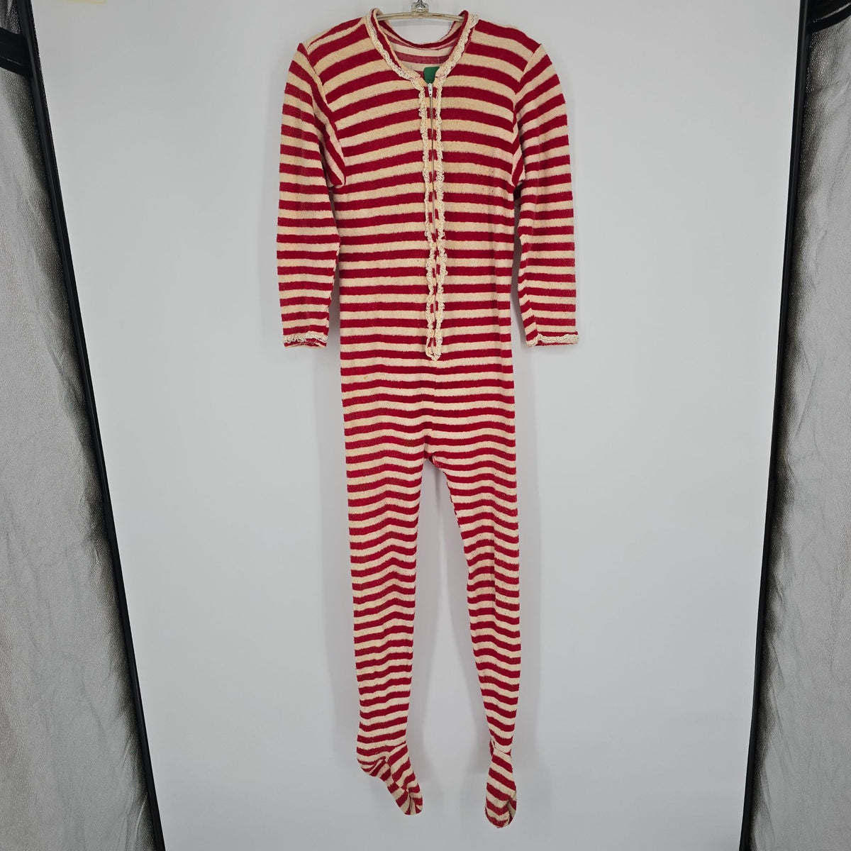 Vintage 1970s Gaymode JCPenney Women's Red Striped One-Piece Footed Pajamas (S)