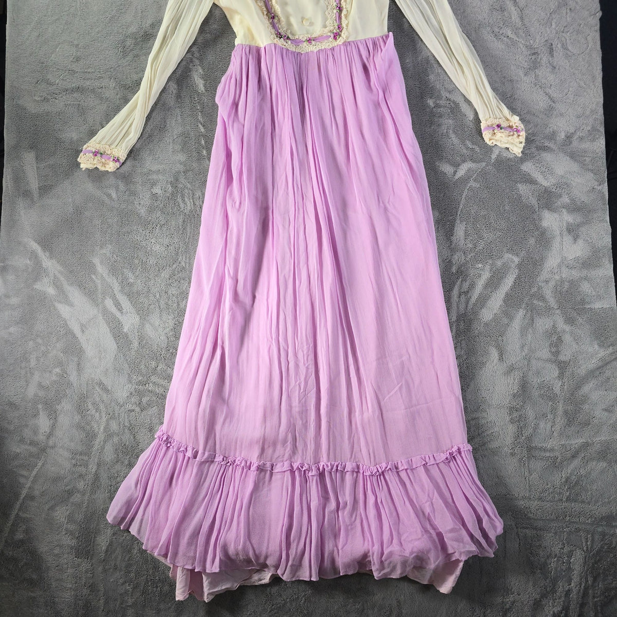 Vintage 1970s Lilac/Cream Prairie-Style Floral Lace Maxi Dress (XS) *Flaws