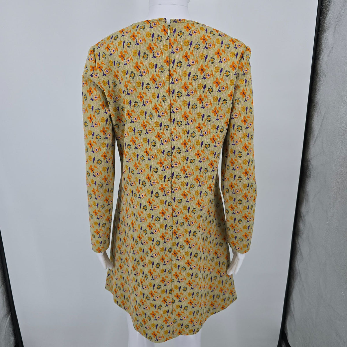 Vintage Early 1970s Floral Long Sleeve Metal Zipper A-Line Shift Mini Dress (L)