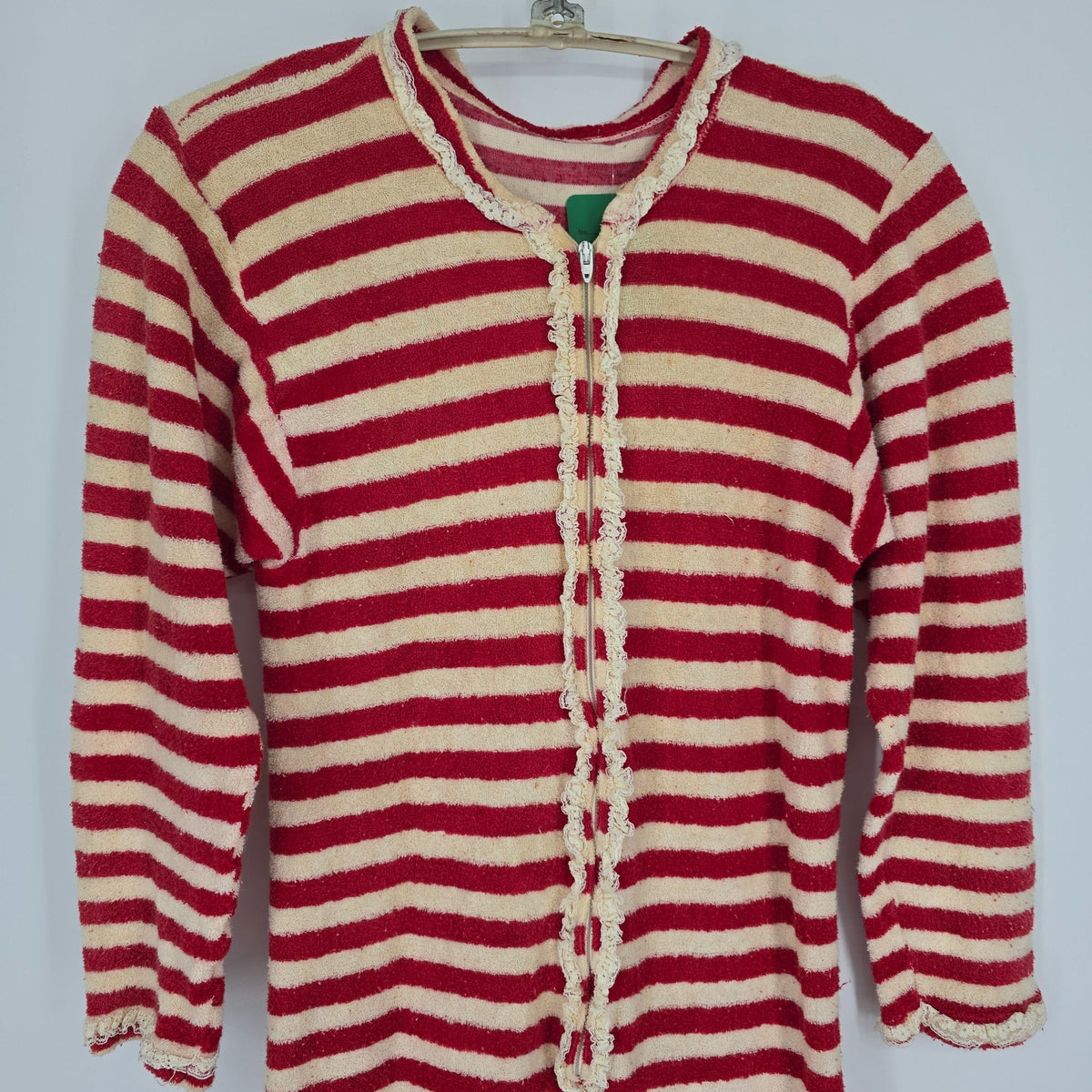 Vintage 1970s Gaymode JCPenney Women's Red Striped One-Piece Footed Pajamas (S)