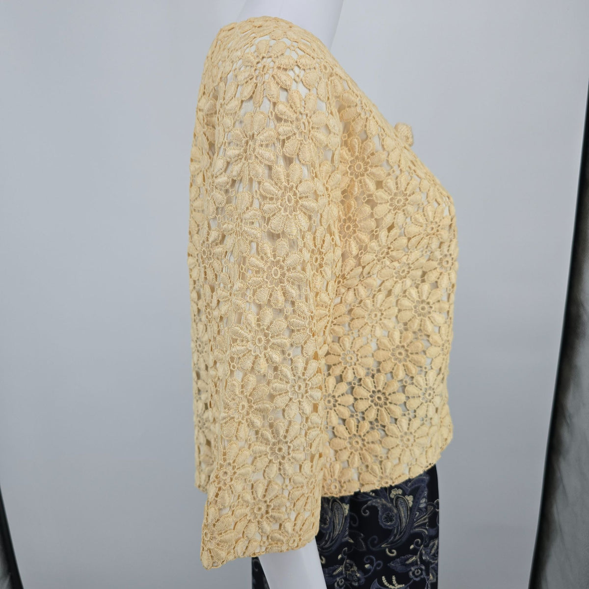 Vintage 1960s Anne Klein Junior Sophisticates Cropped Guipure Lace Jacket (M)