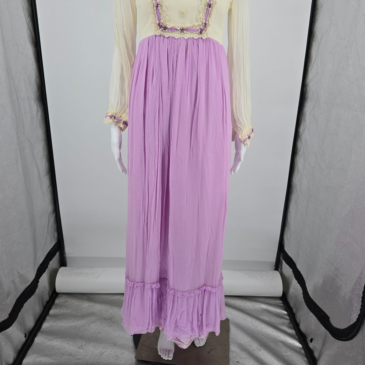 Vintage 1970s Lilac/Cream Prairie-Style Floral Lace Maxi Dress (XS) *Flaws