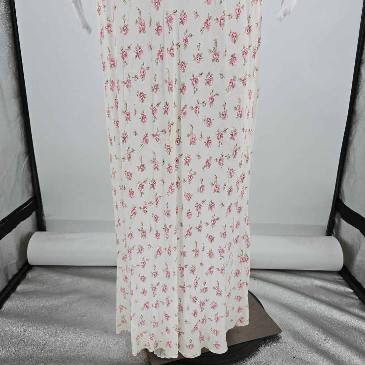 Vintage 1930s Floral Rosebud Print Bias Cut Floor Length Nightgown (M) *Flaws