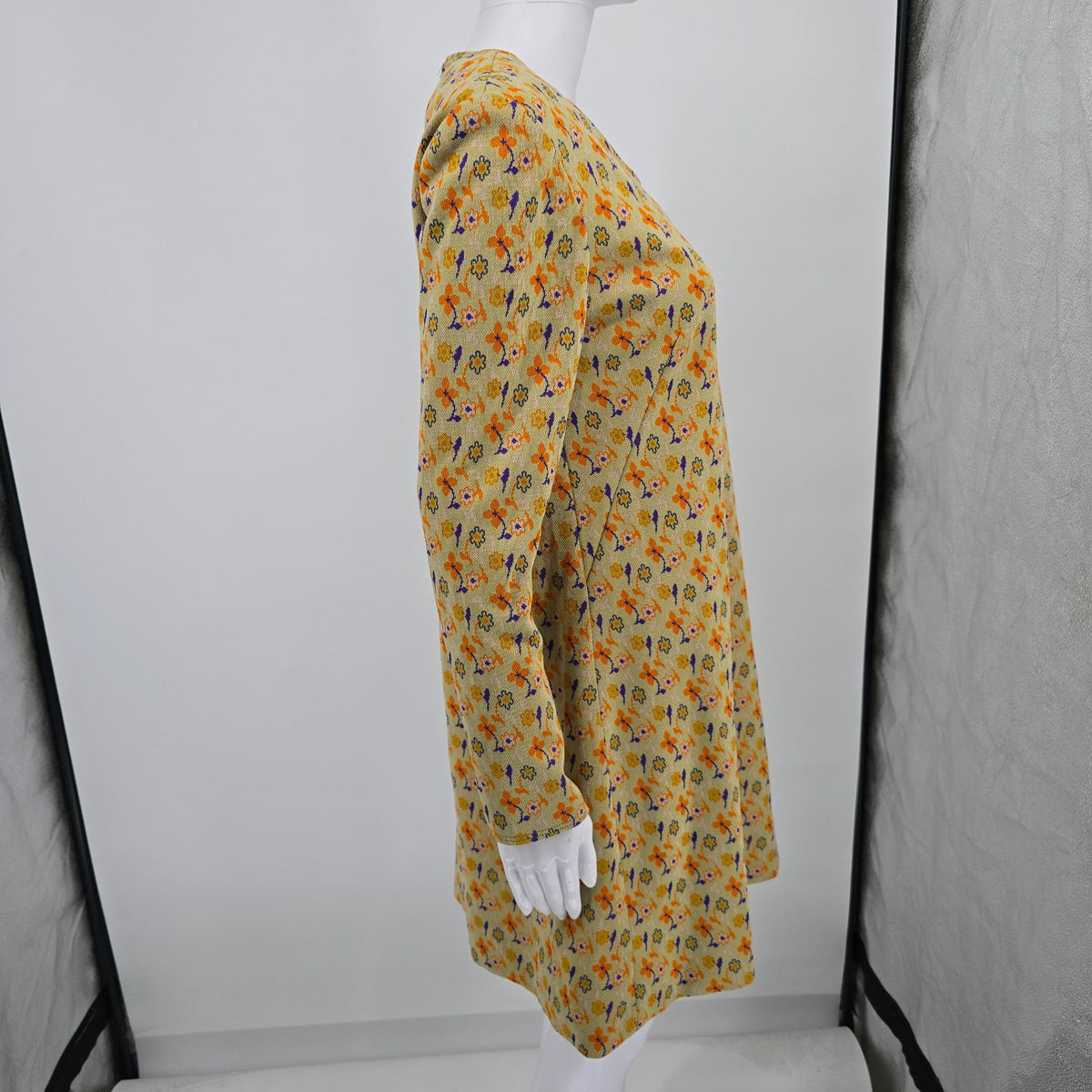 Vintage Early 1970s Floral Long Sleeve Metal Zipper A-Line Shift Mini Dress (L)