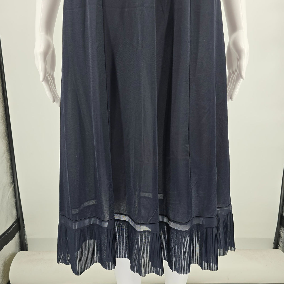 Vintage 1960s Navy Blue Nylon/Acetate Tricot Chevron Bodice Full Slip (S)
