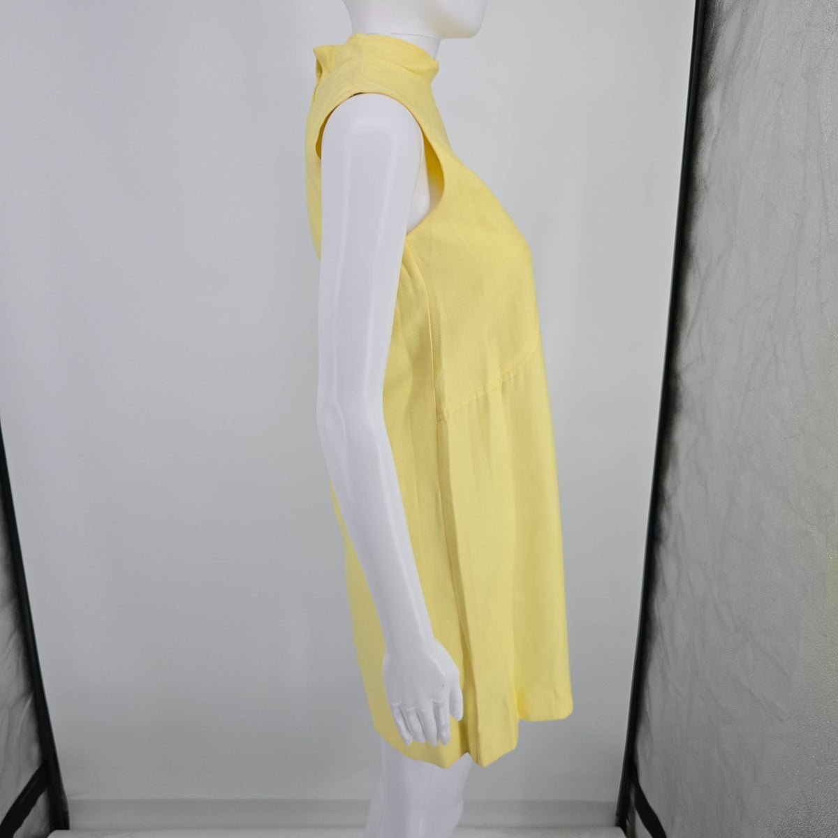 Vintage 1960s Bill Beaton For Borgenicht Bros. Yellow Sleeveless Mod Mini Dress (XS)