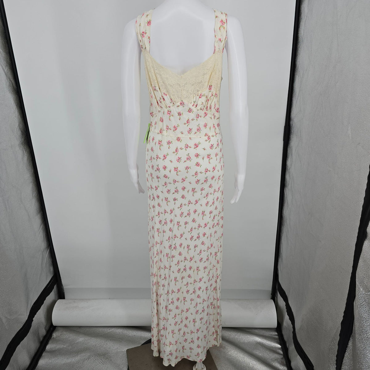 Vintage 1930s Floral Rosebud Print Bias Cut Floor Length Nightgown (M) *Flaws