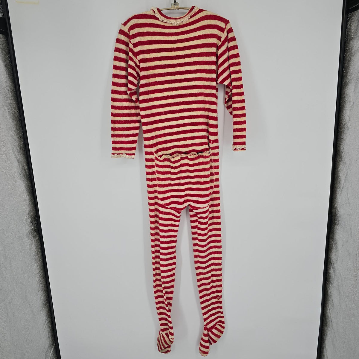 Vintage 1970s Gaymode JCPenney Women's Red Striped One-Piece Footed Pajamas (S)