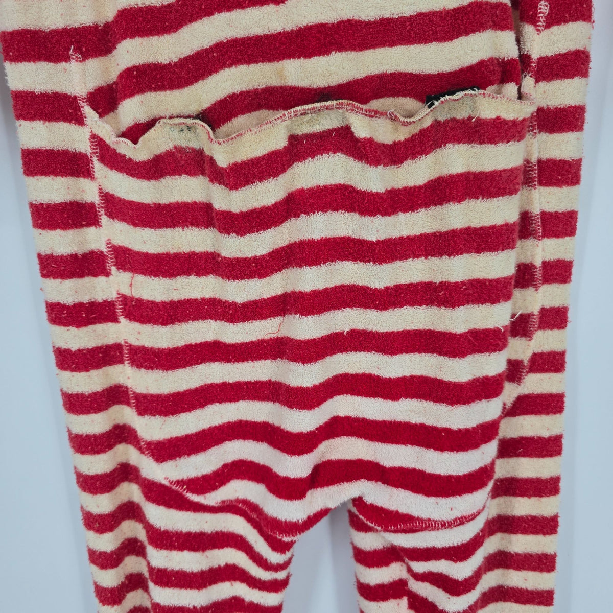 Vintage 1970s Gaymode JCPenney Women's Red Striped One-Piece Footed Pajamas (S)