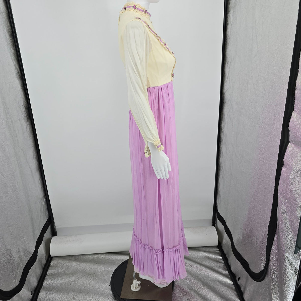 Vintage 1970s Lilac/Cream Prairie-Style Floral Lace Maxi Dress (XS) *Flaws