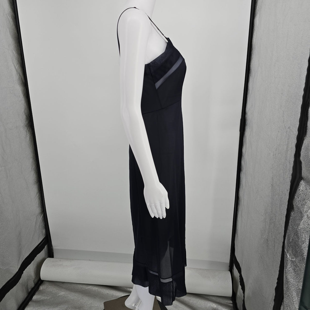 Vintage 1960s Navy Blue Nylon/Acetate Tricot Chevron Bodice Full Slip (S)