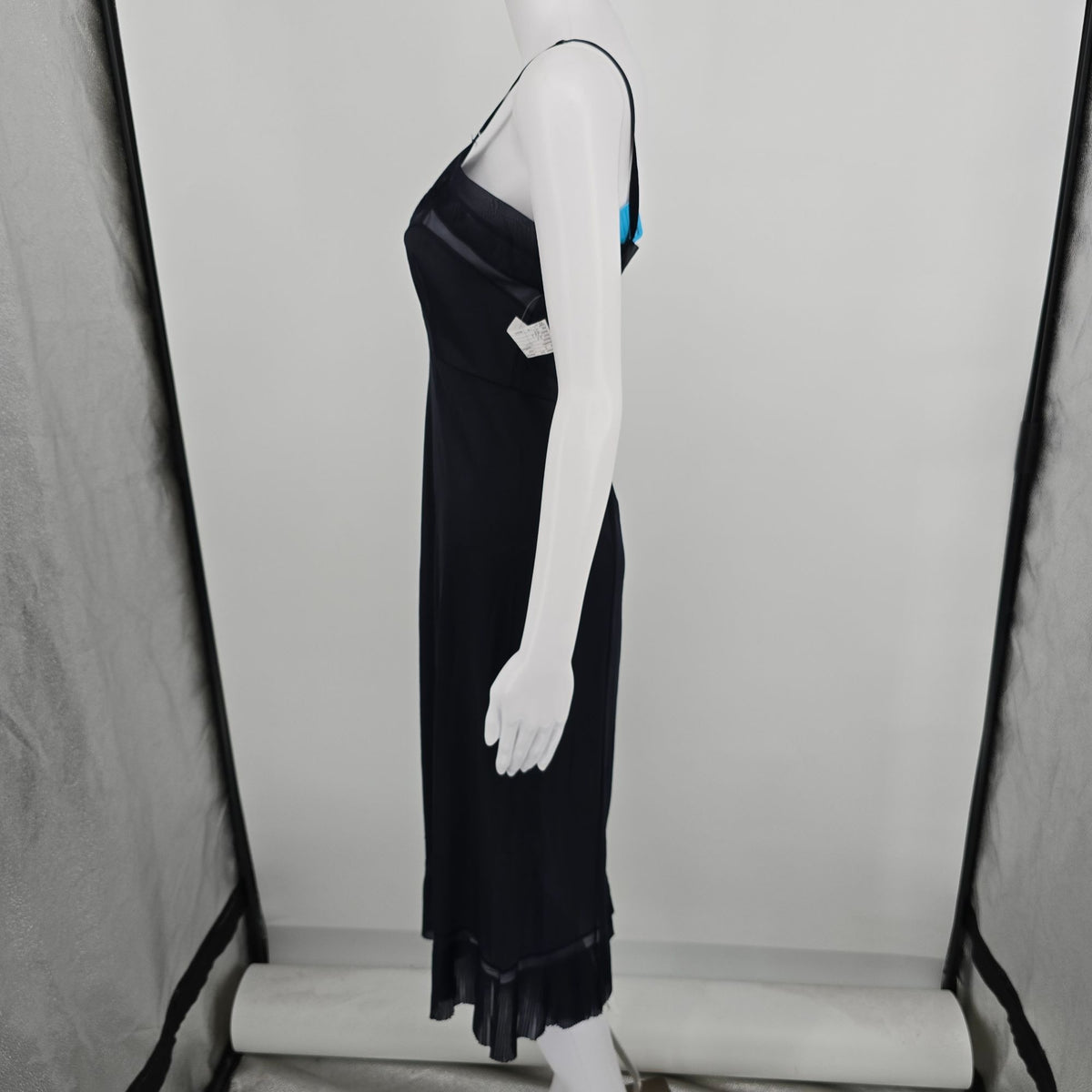 Vintage 1960s Navy Blue Nylon/Acetate Tricot Chevron Bodice Full Slip (S)