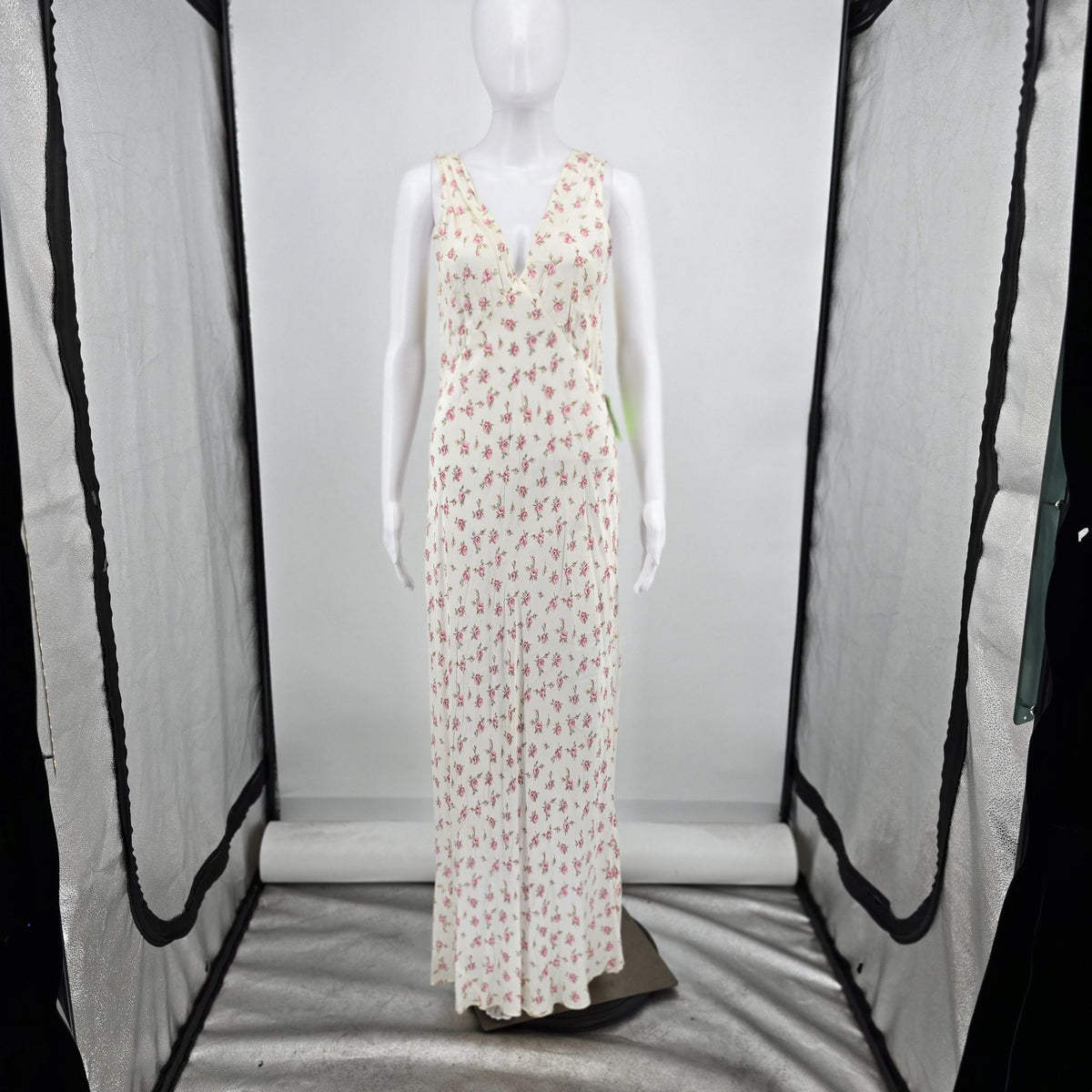 Vintage 1930s Floral Rosebud Print Bias Cut Floor Length Nightgown (M) *Flaws