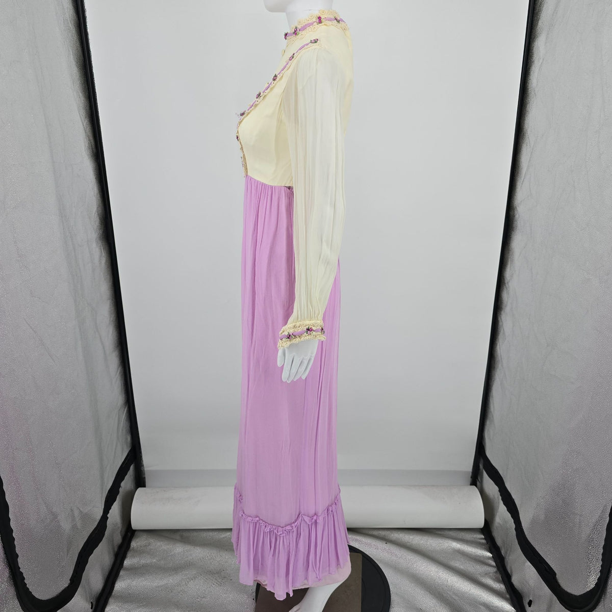 Vintage 1970s Lilac/Cream Prairie-Style Floral Lace Maxi Dress (XS) *Flaws