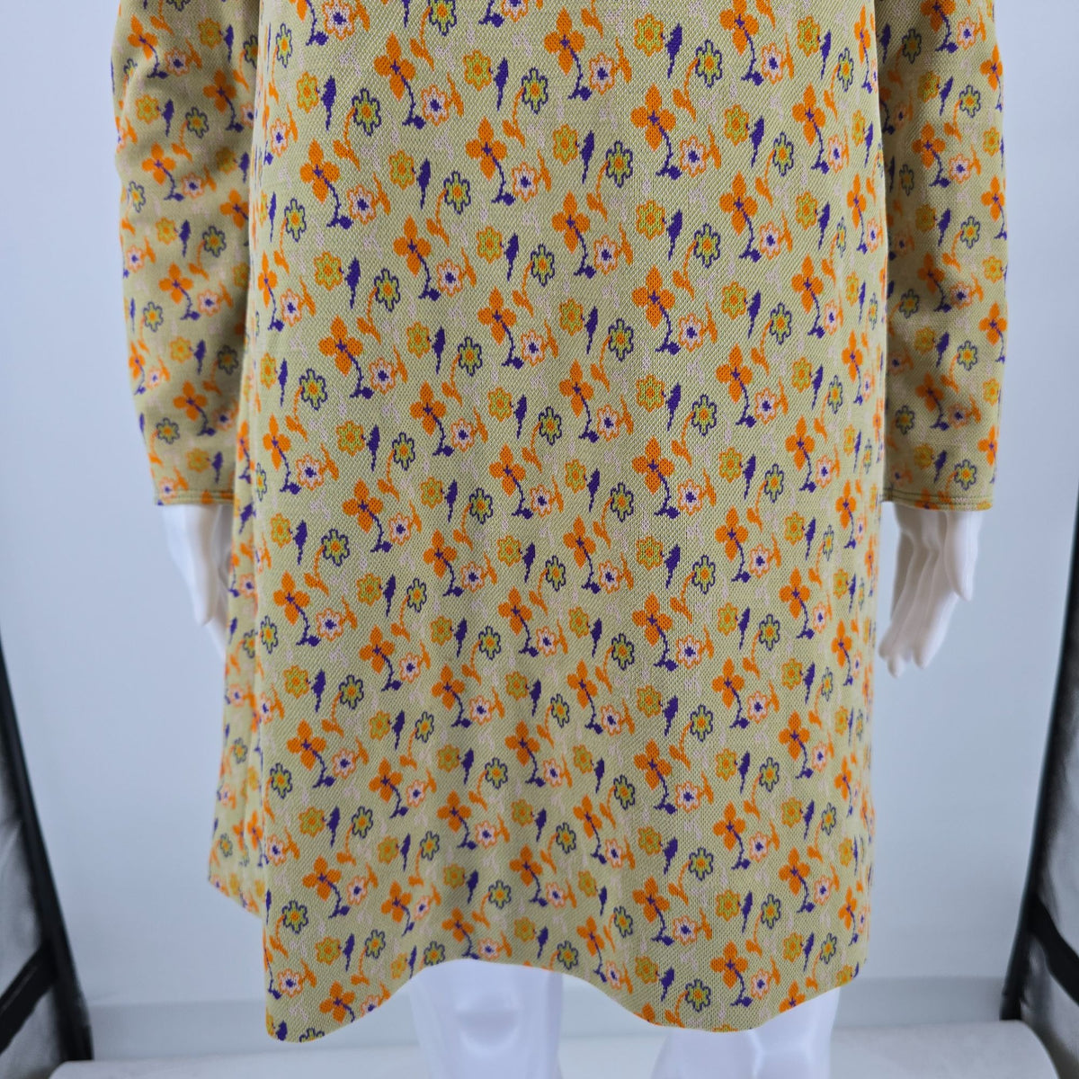Vintage Early 1970s Floral Long Sleeve Metal Zipper A-Line Shift Mini Dress (L)
