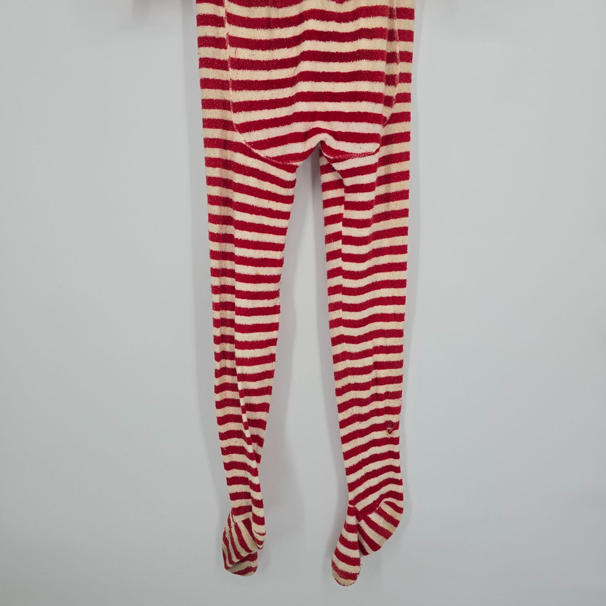 Vintage 1970s Gaymode JCPenney Women's Red Striped One-Piece Footed Pajamas (S)