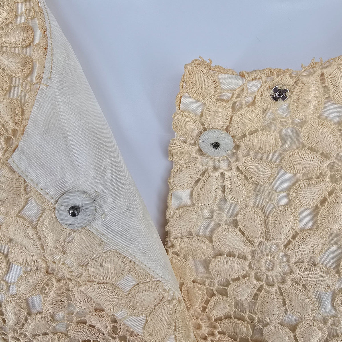 Vintage 1960s Anne Klein Junior Sophisticates Cropped Guipure Lace Jacket (M)
