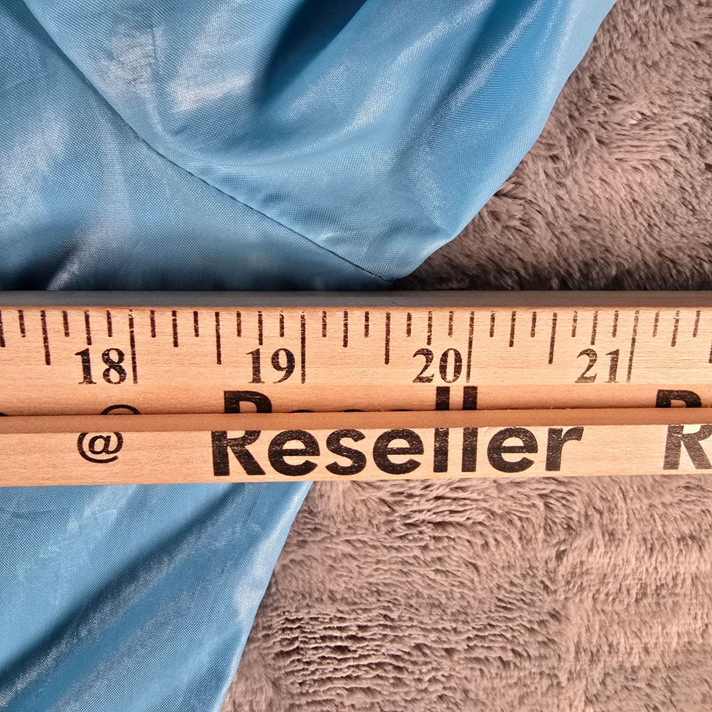 Vintage 1970s Montgomery Ward Women's Sky Blue Nylon Snap Button Jacket (Medium)