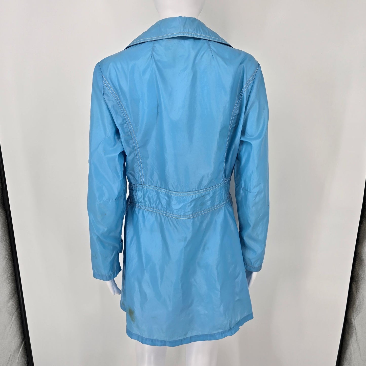Vintage 1970s Montgomery Ward Women's Sky Blue Nylon Snap Button Jacket (Medium)