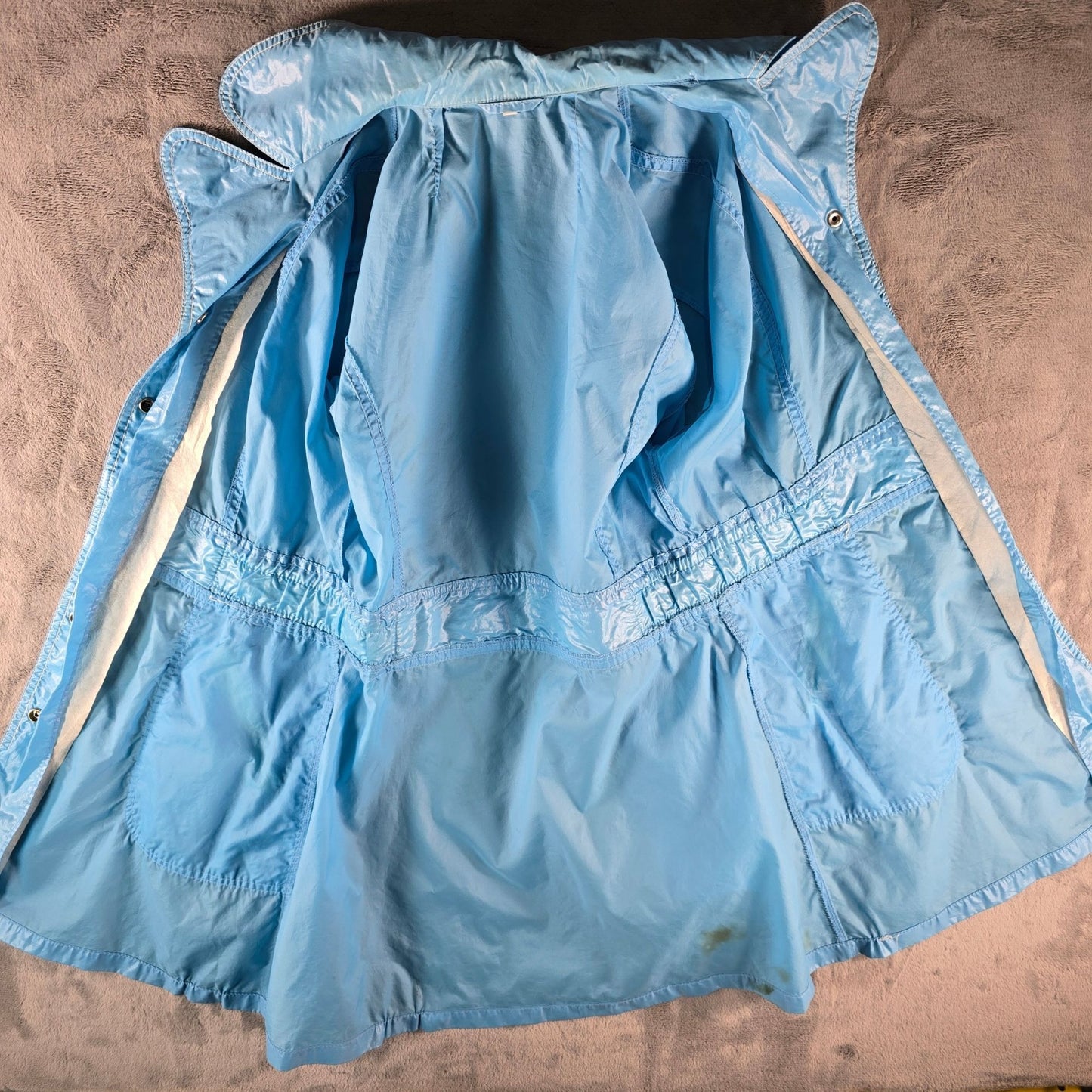 Vintage 1970s Montgomery Ward Women's Sky Blue Nylon Snap Button Jacket (Medium)