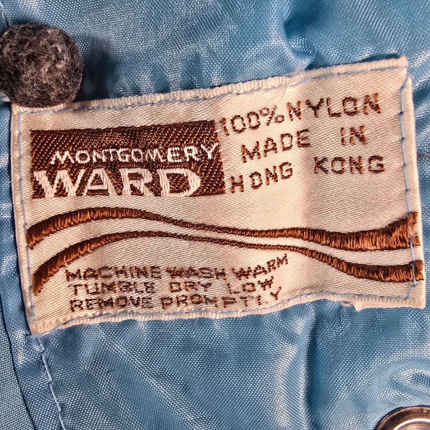 Vintage 1970s Montgomery Ward Women's Sky Blue Nylon Snap Button Jacket (Medium)