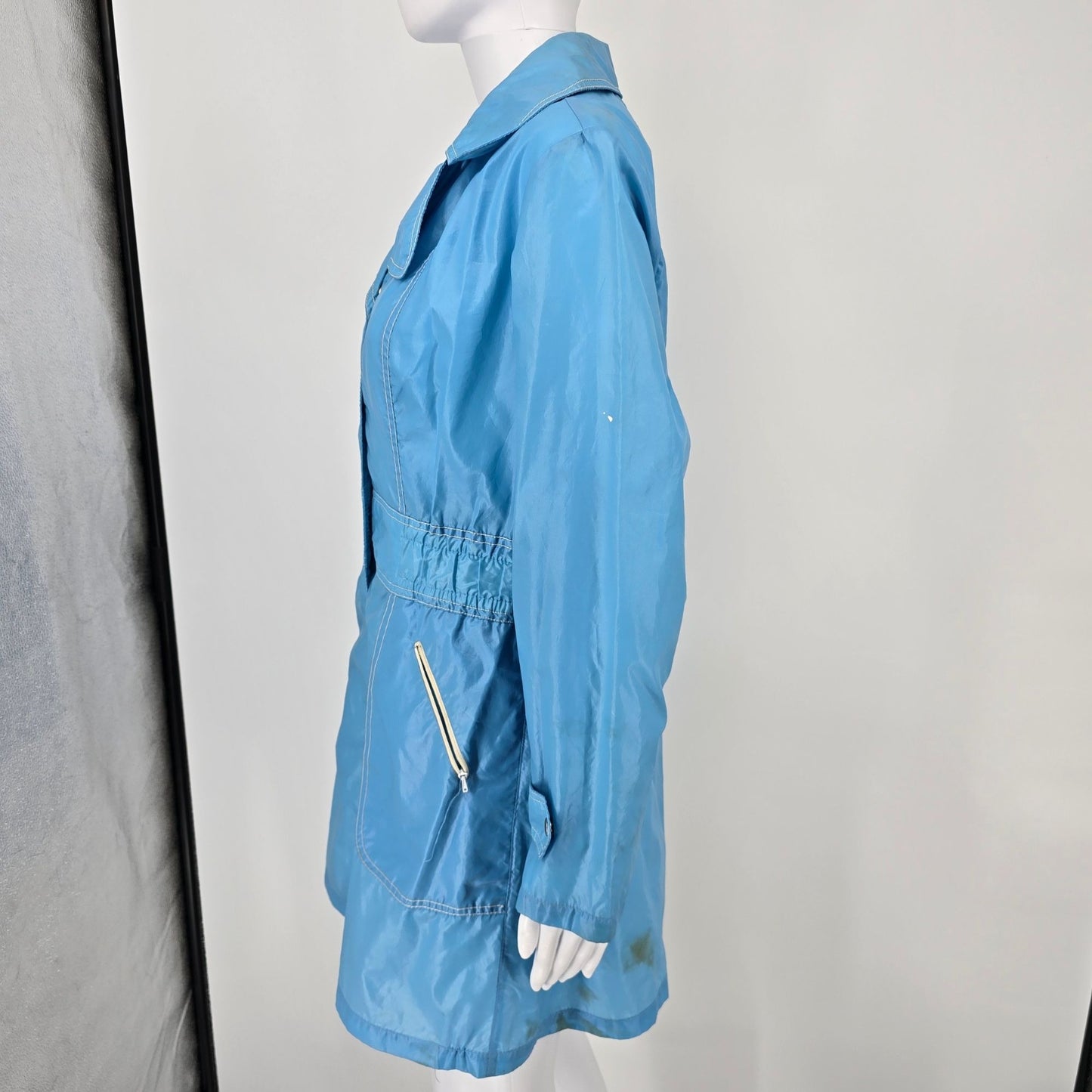 Vintage 1970s Montgomery Ward Women's Sky Blue Nylon Snap Button Jacket (Medium)