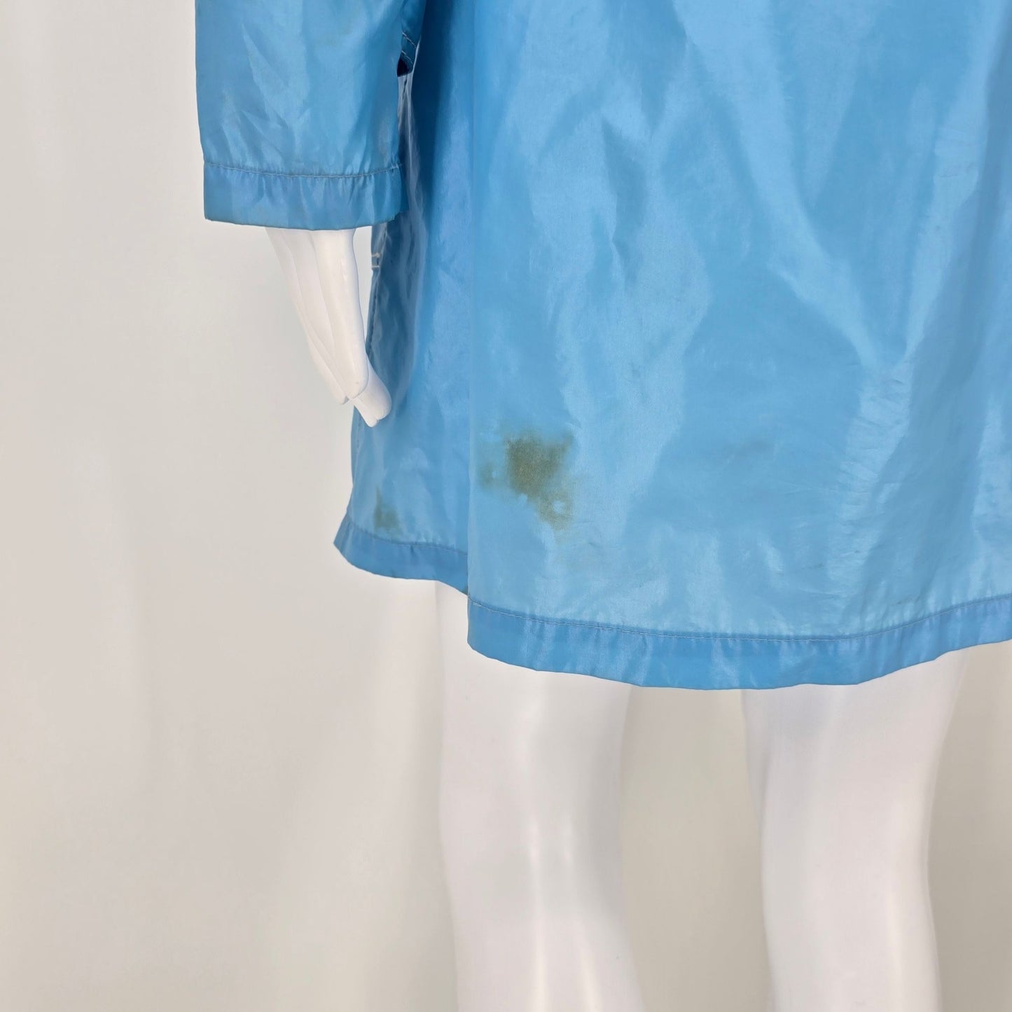 Vintage 1970s Montgomery Ward Women's Sky Blue Nylon Snap Button Jacket (Medium)