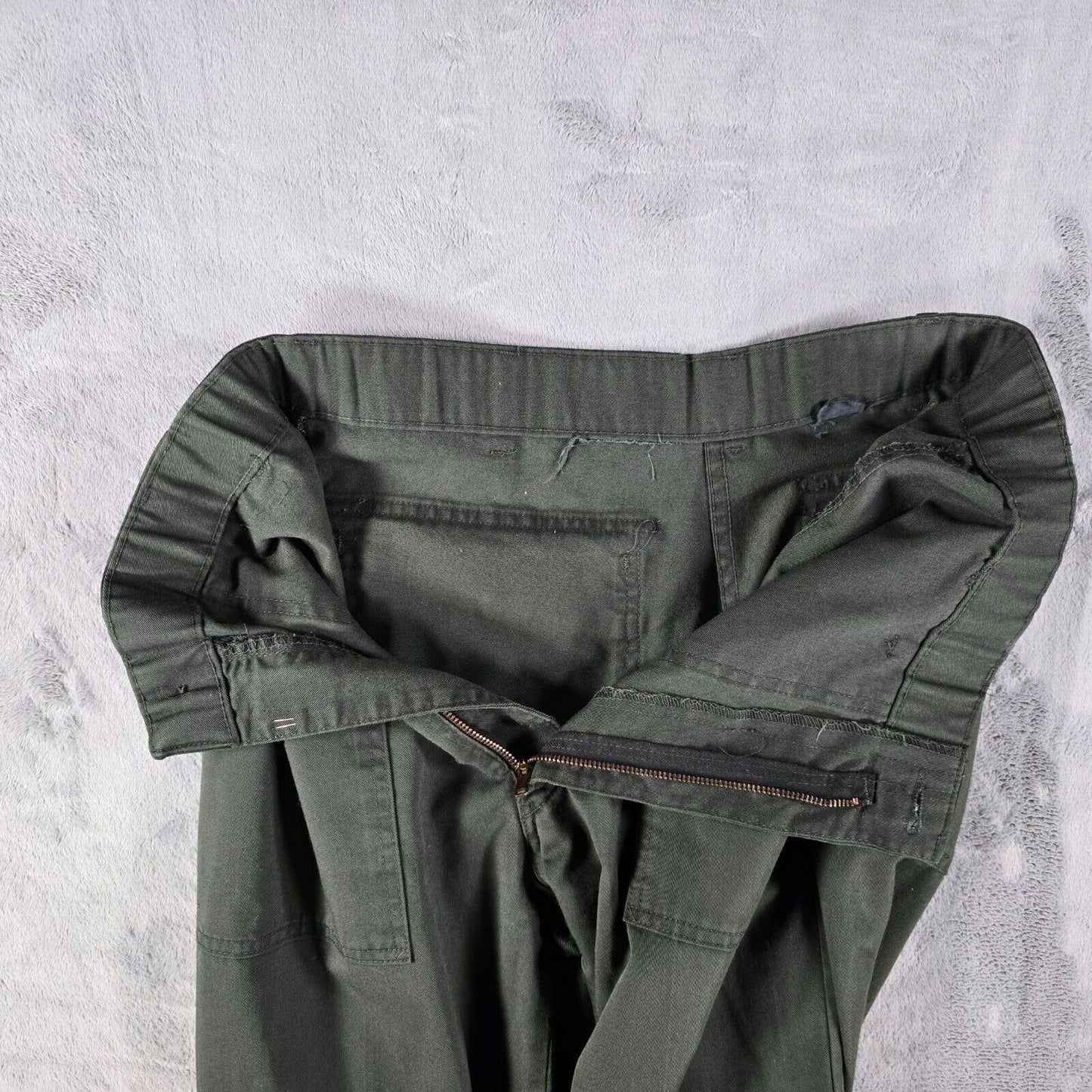 Vintage 1970s Green Large Pocket Serval Zipper Utility Work Pants (31x27) *Fair*