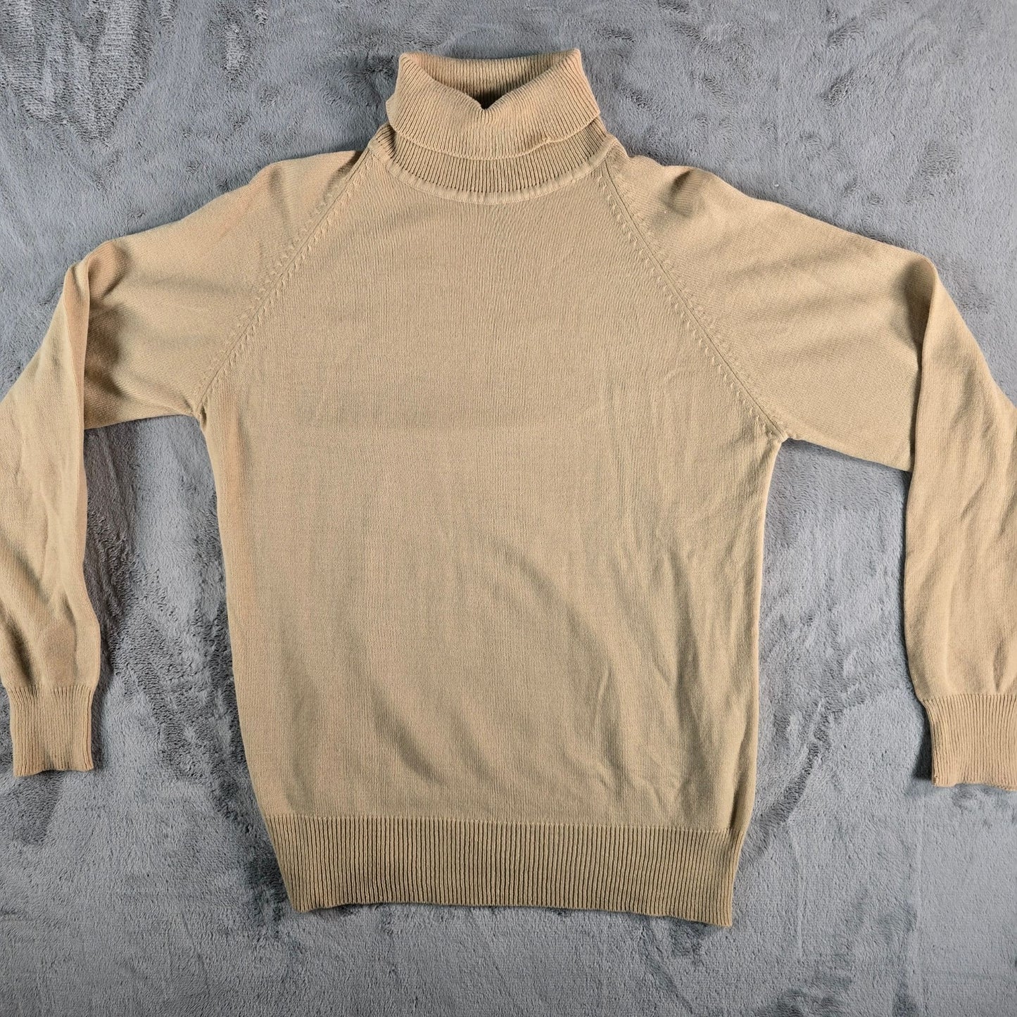 Vintage 1970s Sportswear Camel Raglan Sleeve Knit Turtleneck Sweater (M) *Flaw