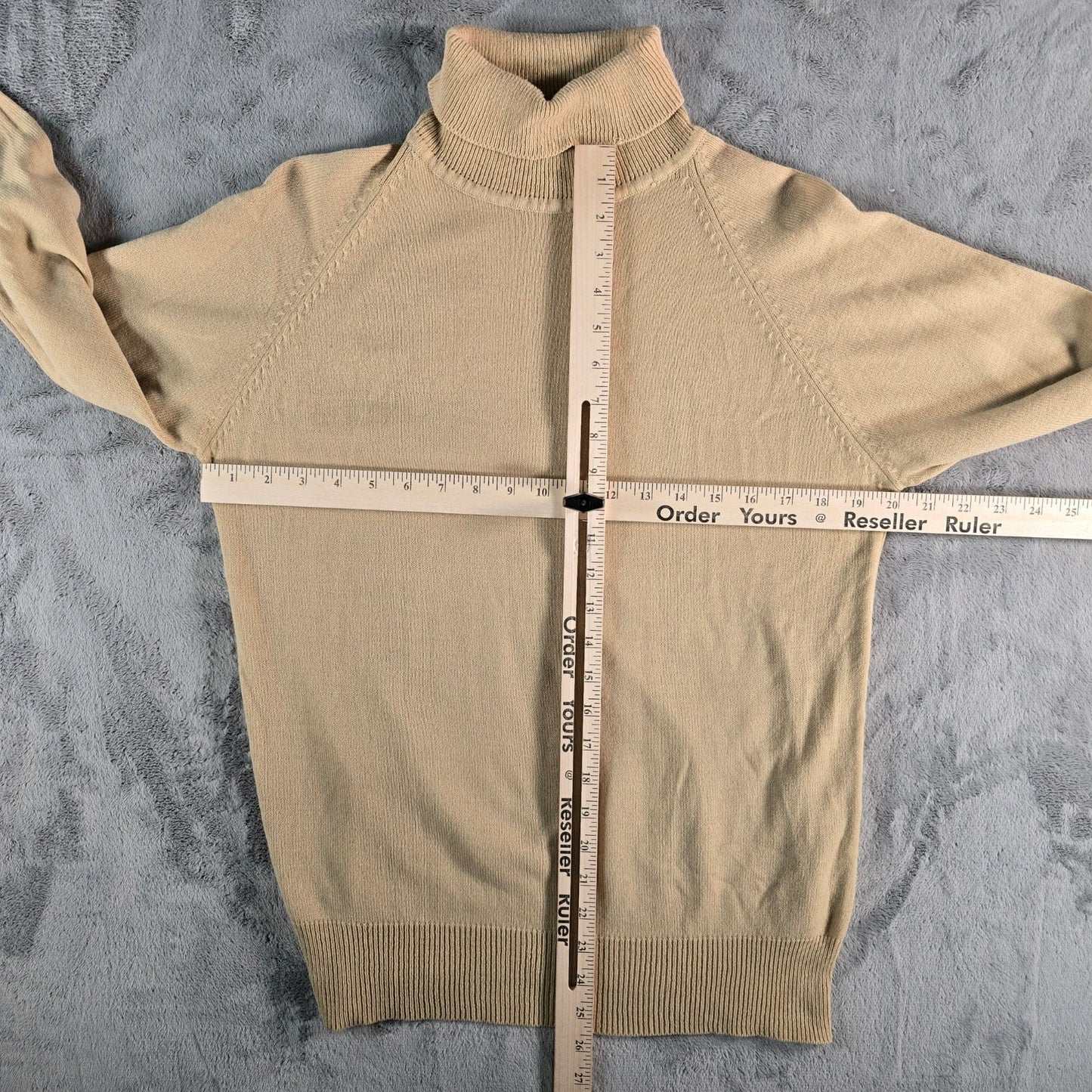 Vintage 1970s Sportswear Camel Raglan Sleeve Knit Turtleneck Sweater (M) *Flaw