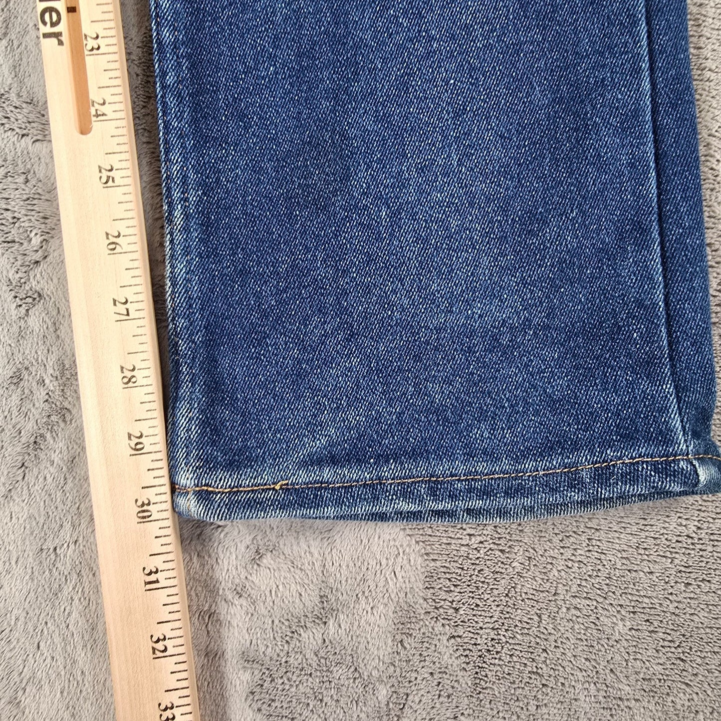 Vintage 1988 Levi's For Men 549 Comfort Fit Cotton/Poly Blue Tab Jeans (32x30)