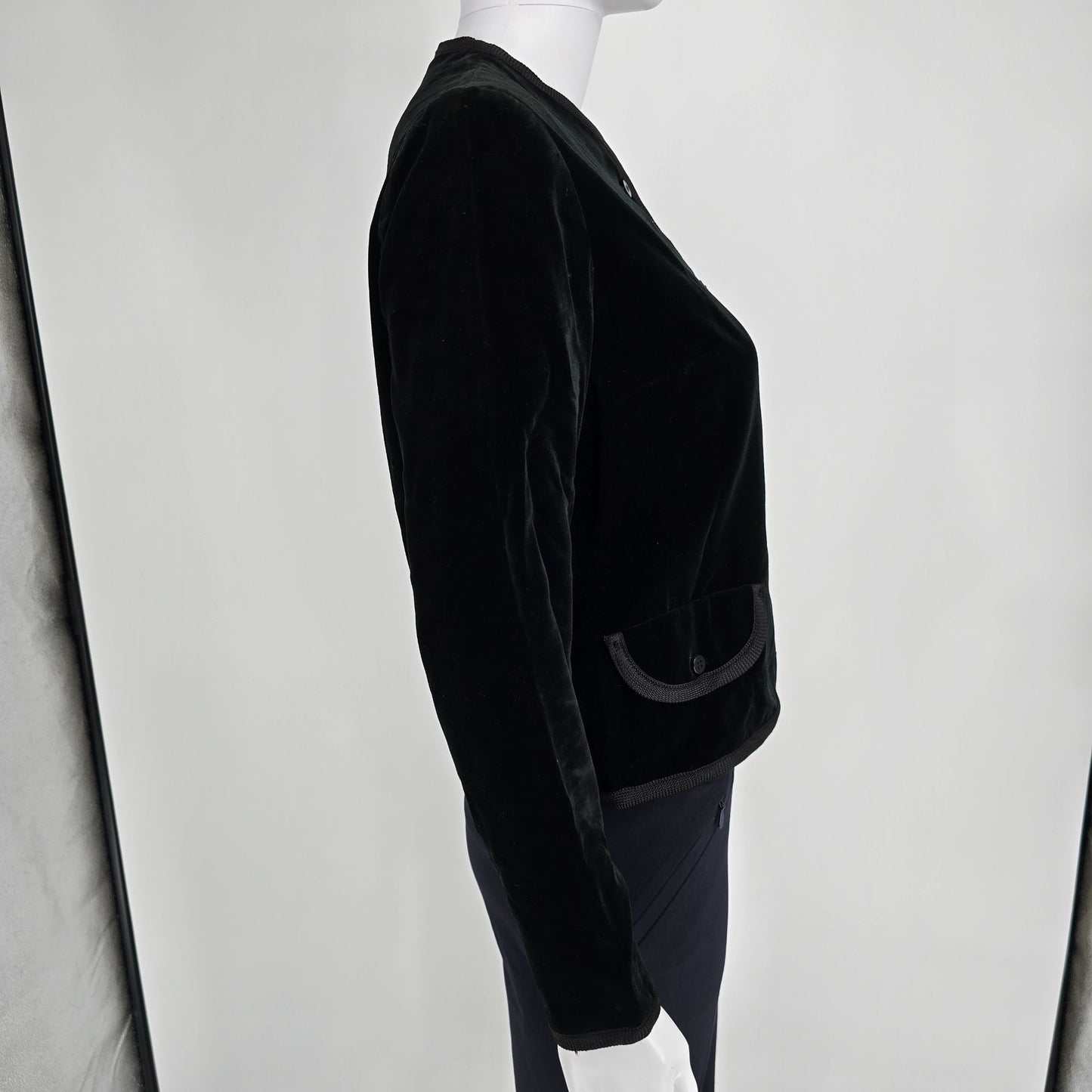 Vintage 1960s Petti Glen Junior Apparel Black Velveteen Cropped Jacket (M)