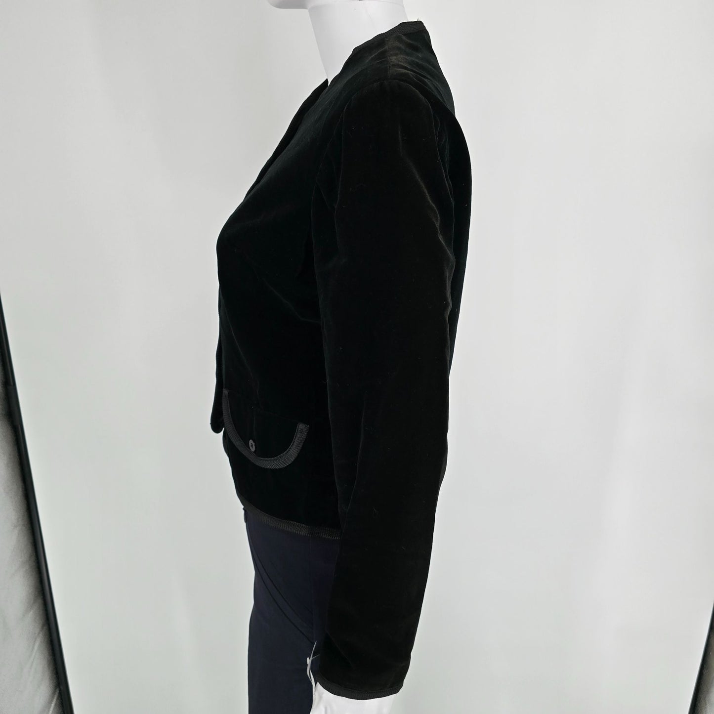 Vintage 1960s Petti Glen Junior Apparel Black Velveteen Cropped Jacket (M)