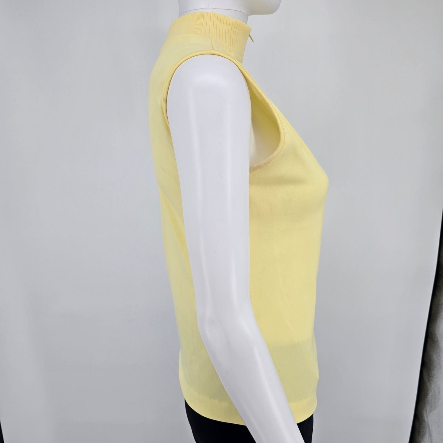 Vintage 1990s Women's Butter Yellow Knit Mock Neck Sleeveless Zip Top (S/M)