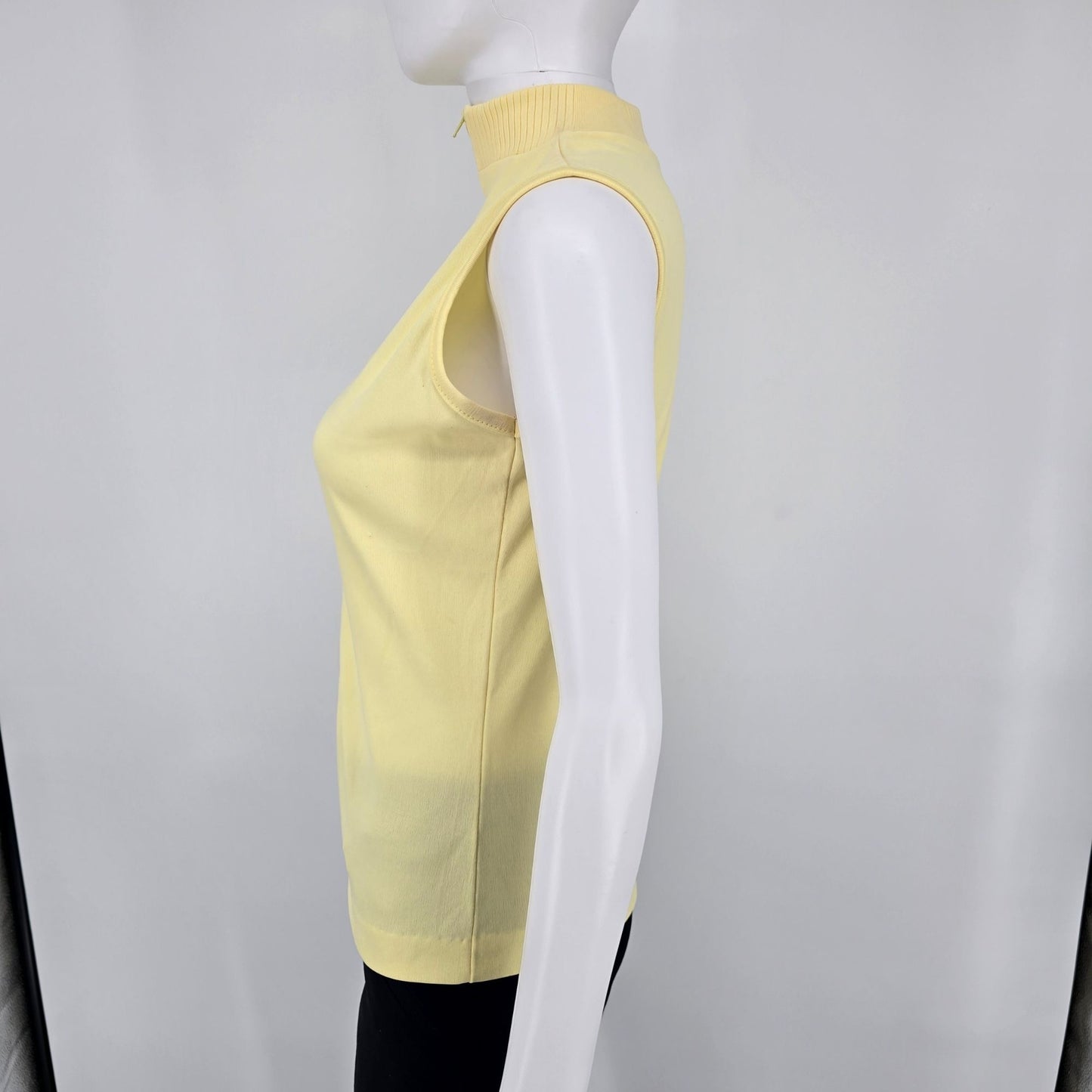 Vintage 1990s Women's Butter Yellow Knit Mock Neck Sleeveless Zip Top (S/M)