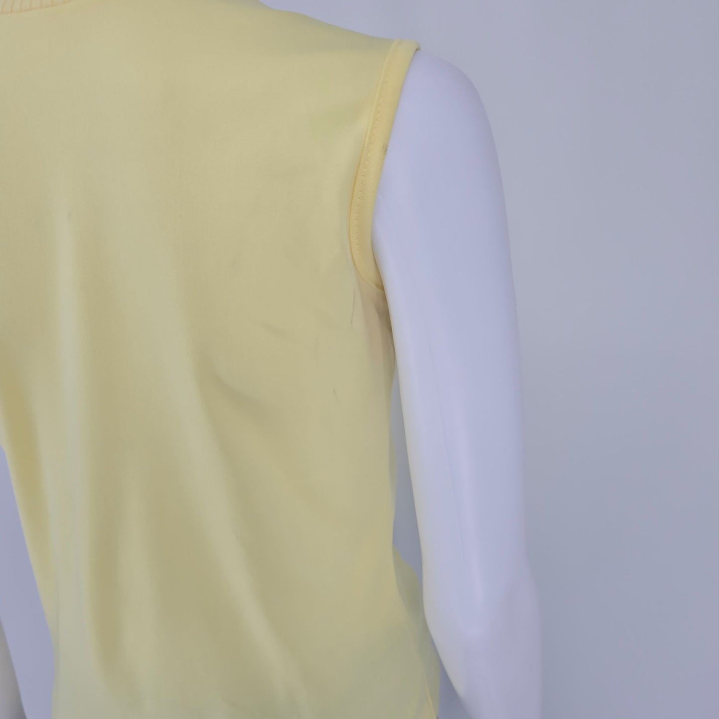 Vintage 1990s Women's Butter Yellow Knit Mock Neck Sleeveless Zip Top (S/M)