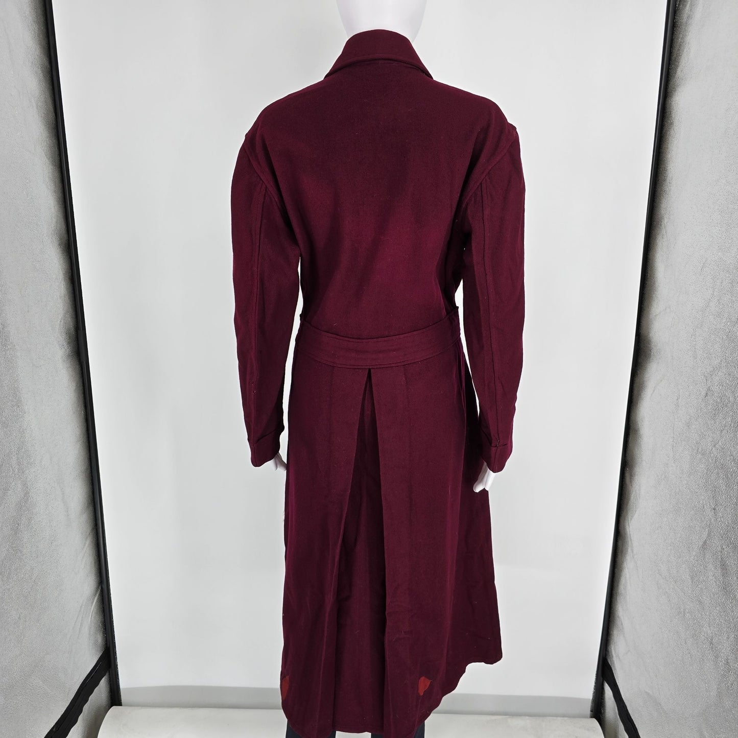 Distressed Vintage 1940s Unbranded Burgundy Wool Double-Breasted Coat (L)