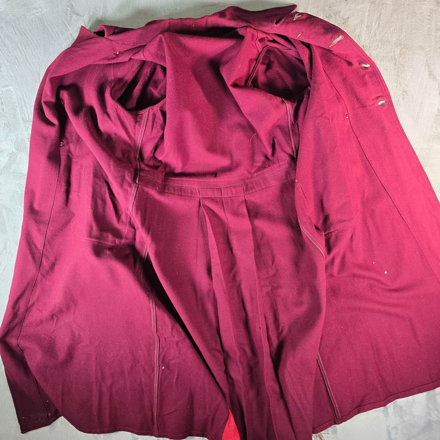 Distressed Vintage 1940s Unbranded Burgundy Wool Double-Breasted Coat (L)