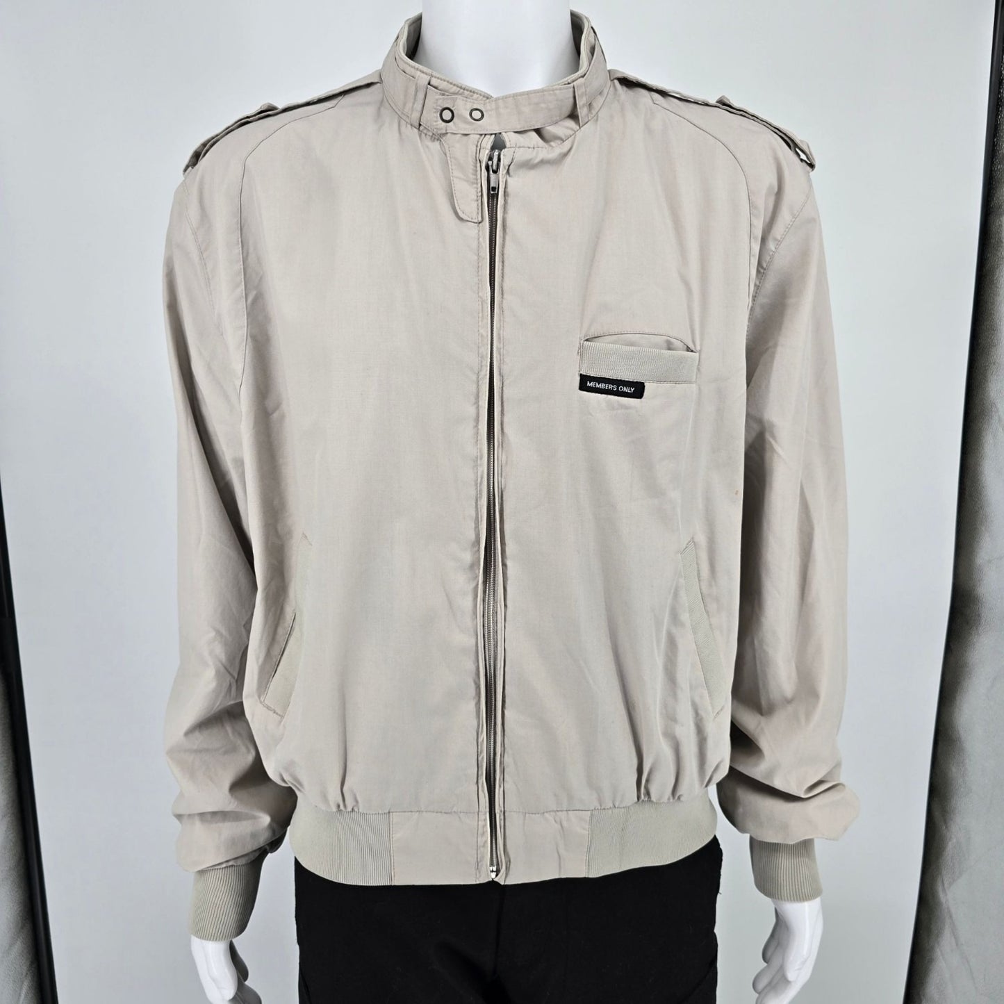 Vintage 1980s Members Only Talon Zipper Beige Polycotton Racer Jacket (L)
