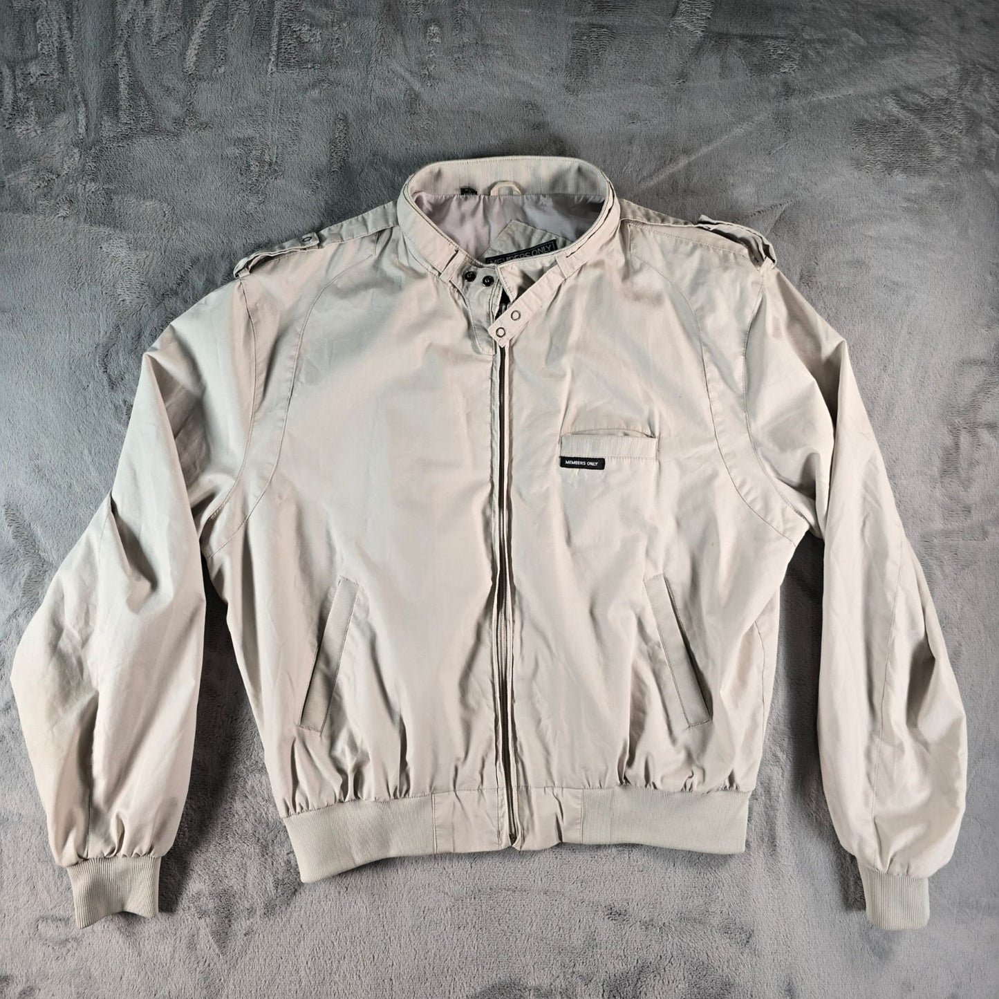Vintage 1980s Members Only Talon Zipper Beige Polycotton Racer Jacket (L)