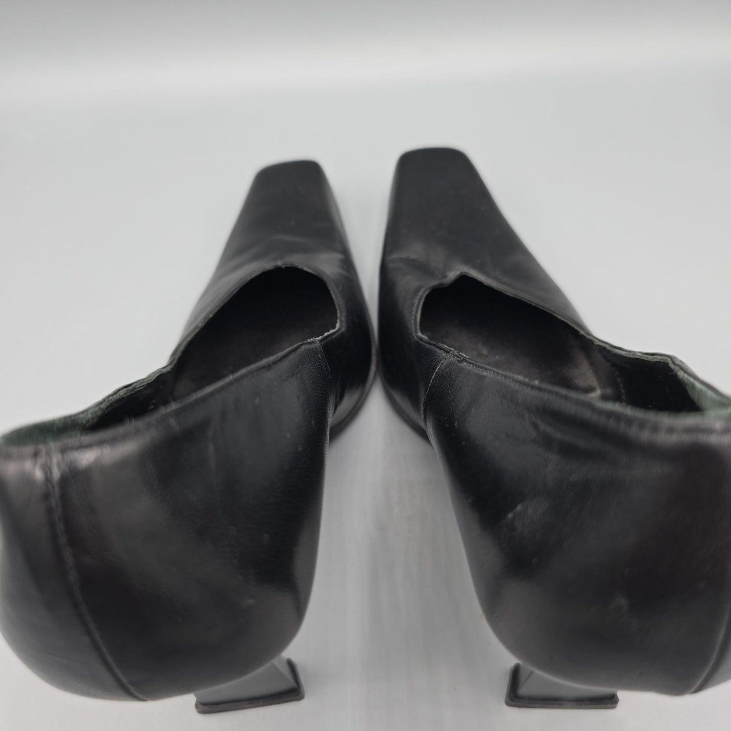 Vintage 1990s Deadstock Pari & Pari Black Nappa Leather Square-Toe Pumps (7B)