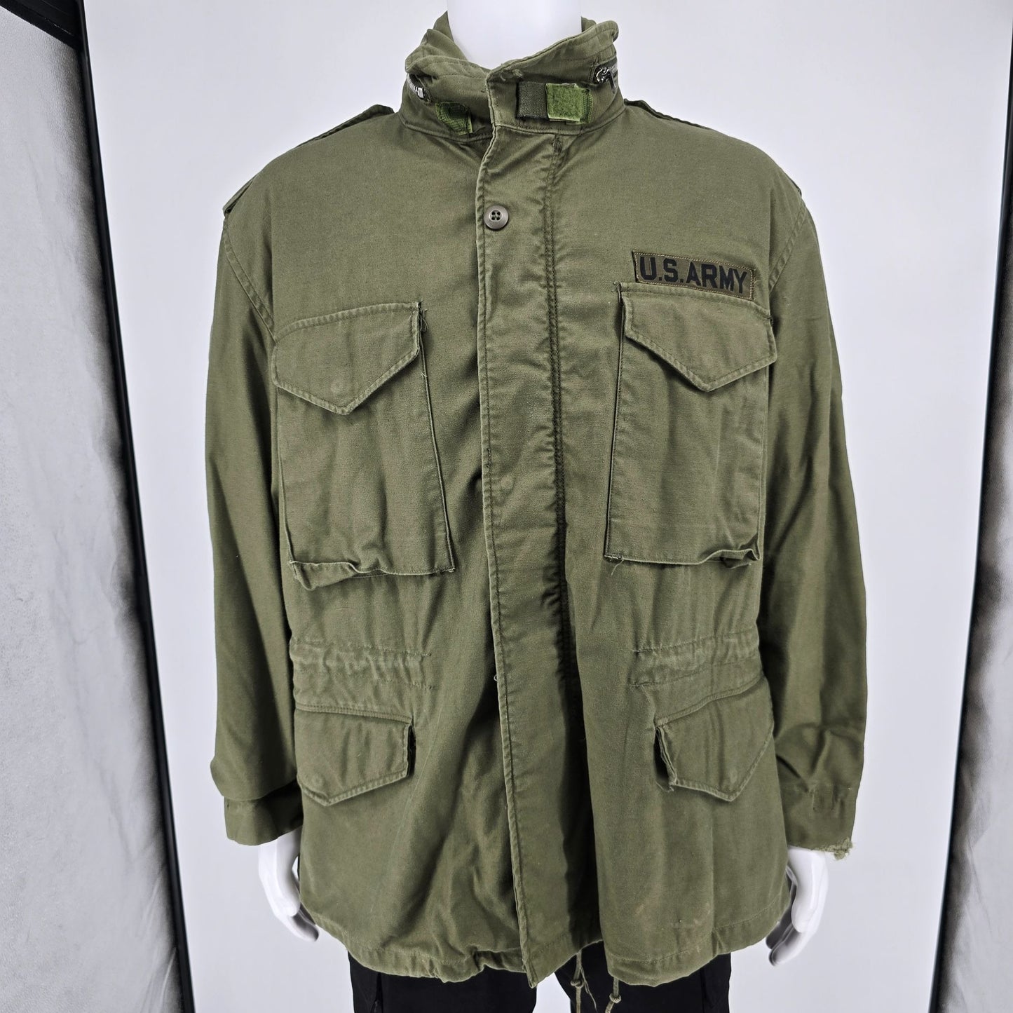 Vintage 1969 U.S. Army Vietnam Era M-65 Hooded Field Jacket (Large Short)
