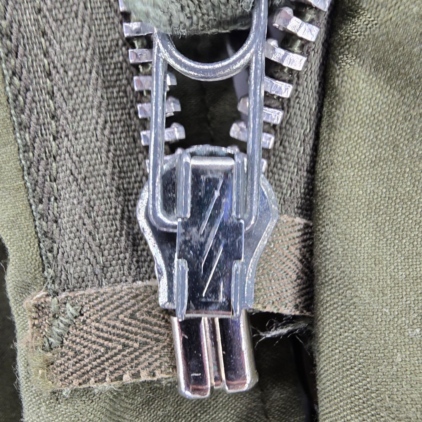 Vintage 1969 U.S. Army Vietnam Era M-65 Hooded Field Jacket (Large Short)
