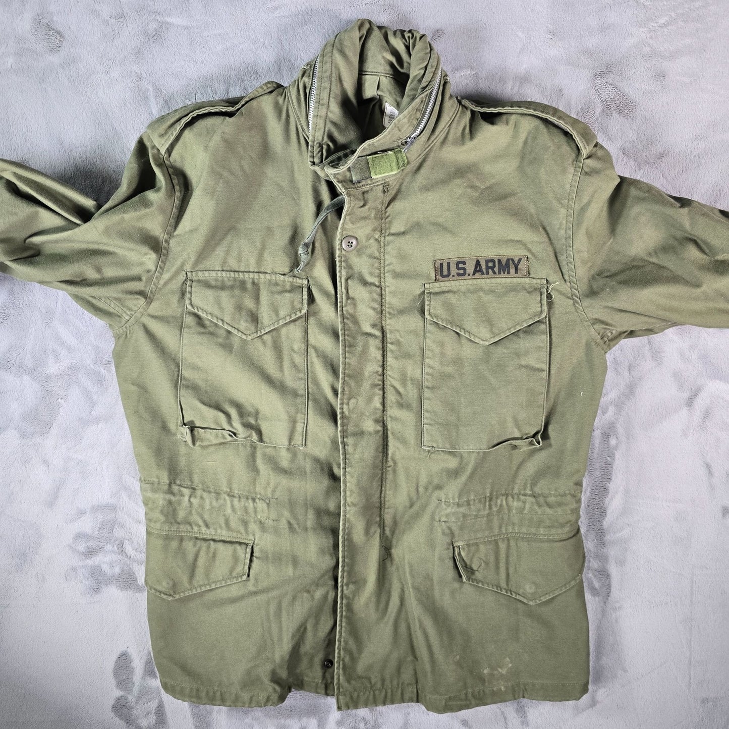Vintage 1969 U.S. Army Vietnam Era M-65 Hooded Field Jacket (Large Short)