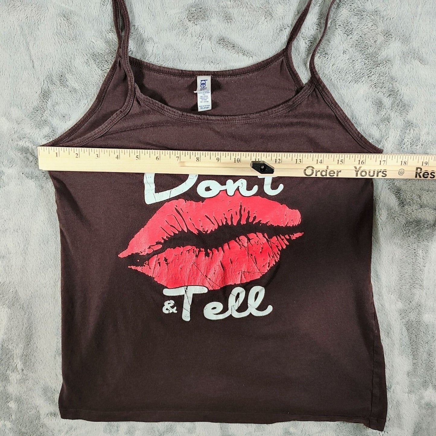 Bella "Don't Kiss & Tell" Lips Graphic Brown Spaghetti Strap Tank Top (XL)