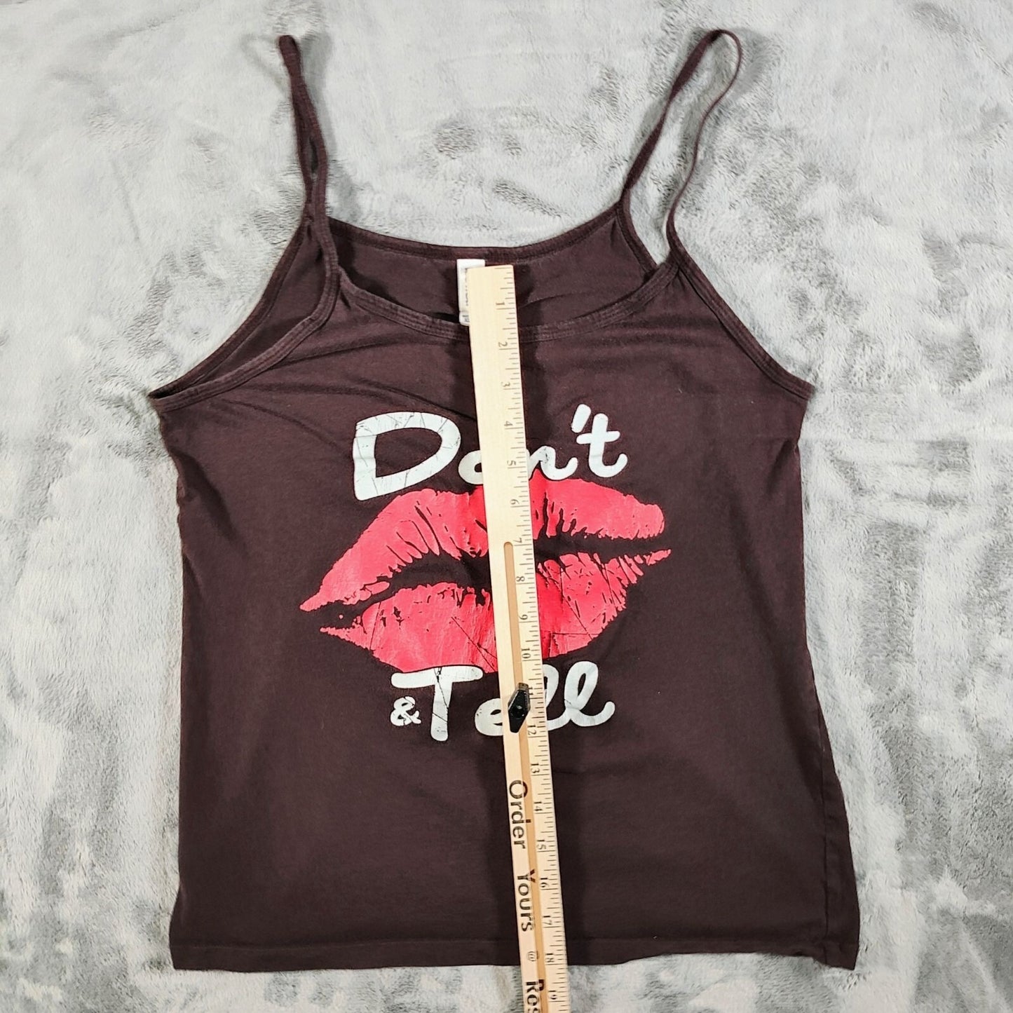 Bella "Don't Kiss & Tell" Lips Graphic Brown Spaghetti Strap Tank Top (XL)