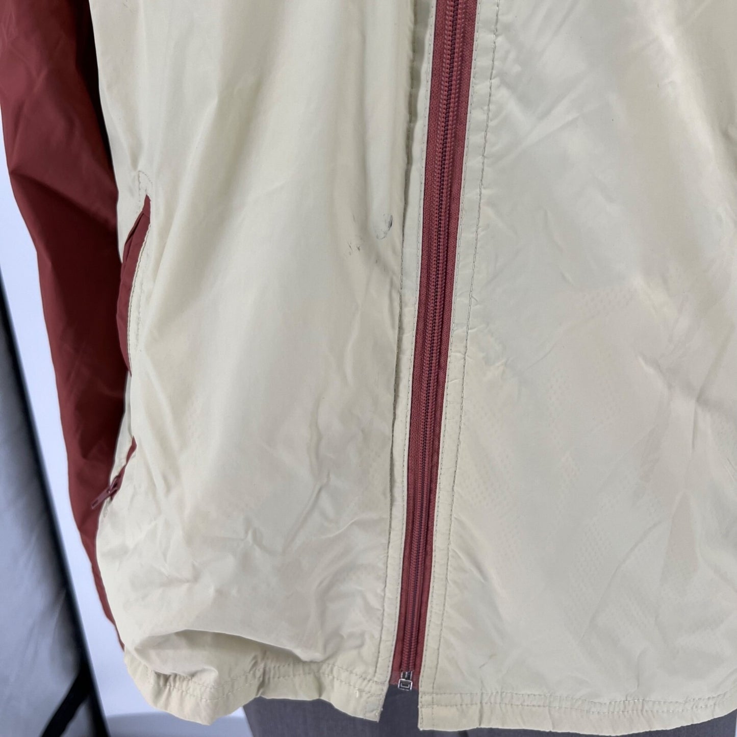 RVCA Men's Two-Tone Red/Cream Polyamide Shell Bay Blocker Windbreaker Jacket -XL