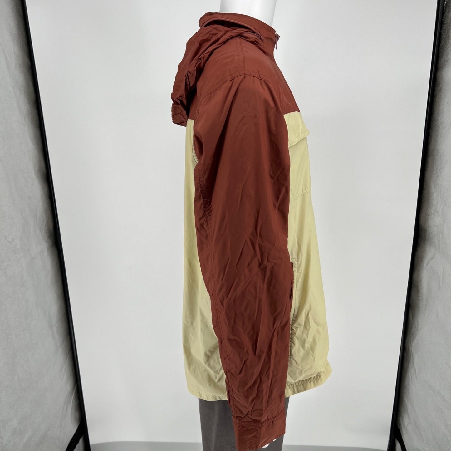 RVCA Men's Two-Tone Red/Cream Polyamide Shell Bay Blocker Windbreaker Jacket -XL